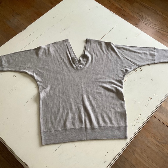 Banana Republic Double V Neck Gray Merino 3/4 sleeve Wool Sweater Medium - Picture 1 of 8